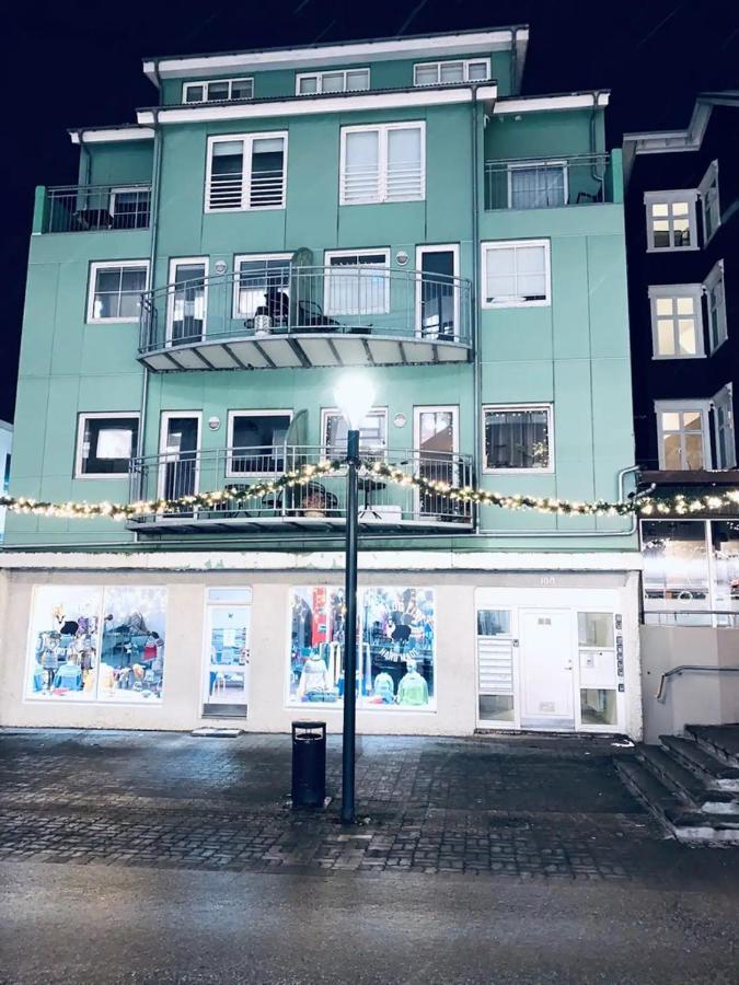 Penthouse On The Main Street, Town Center Akureyri Apartamento Exterior foto